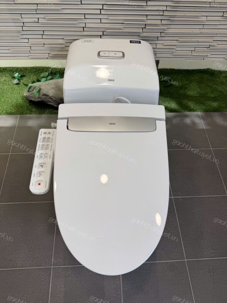 Bàn cầu một khối Dòng S400 kết hợp Nắp điện tử INAX mã AC-1032+CW-H20VN