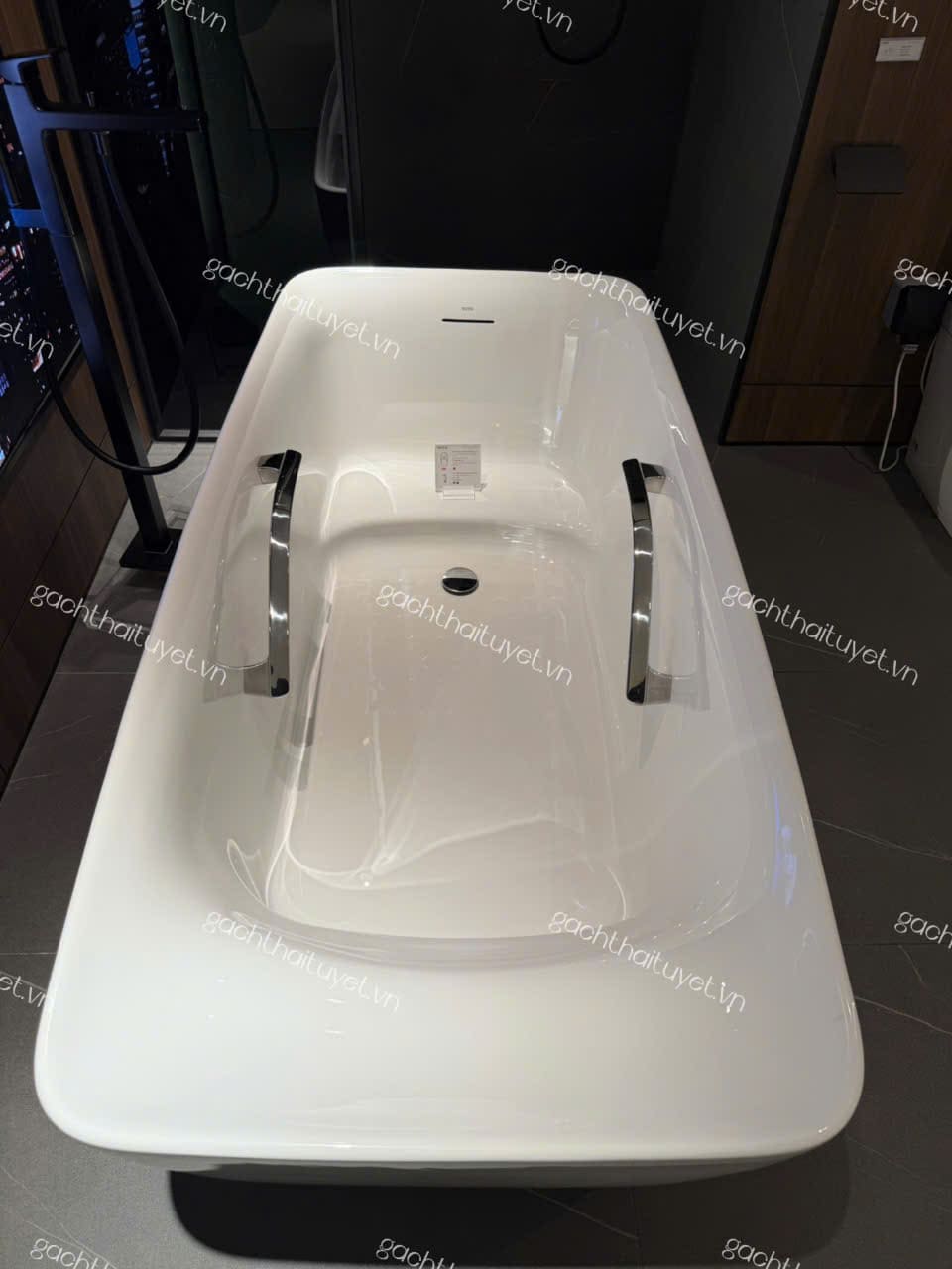Bồn tắm đặt sàn GALALATO có tay vịn ToTo mã PJY1724HPWEN