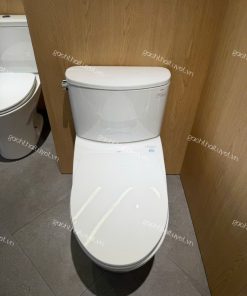 Bàn cầu hai khối nắp đóng êm ToTo mã CS767RT10